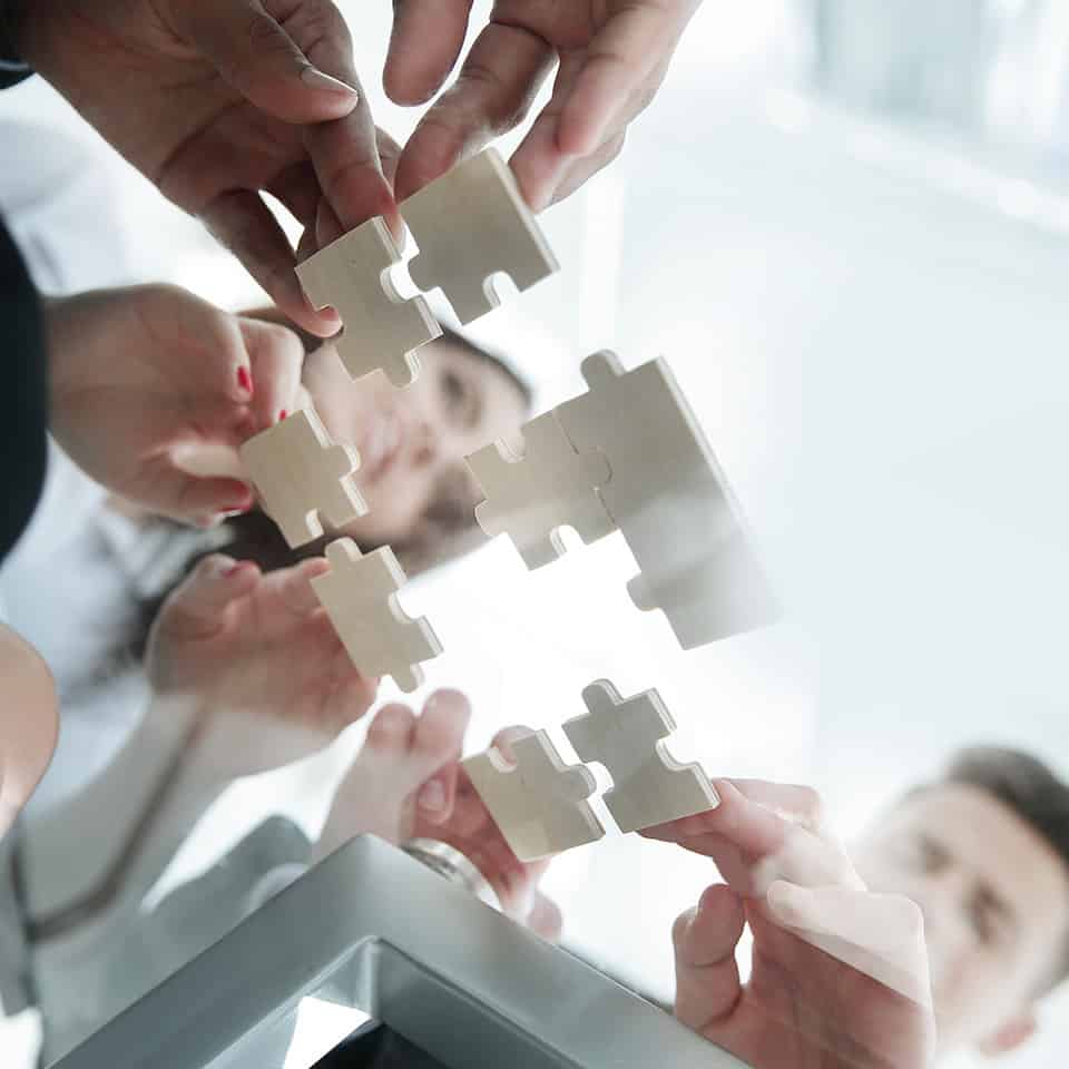 ueberuns_starke_mitarbeiter_save_kisten