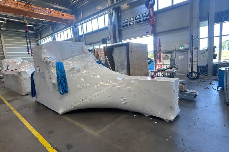 schwergutkiste_mit_schrumpffolie_fuer_fraesanlage