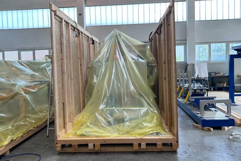 seefrachtcontainer_fuer_aluminium_bearbeitungsanlage